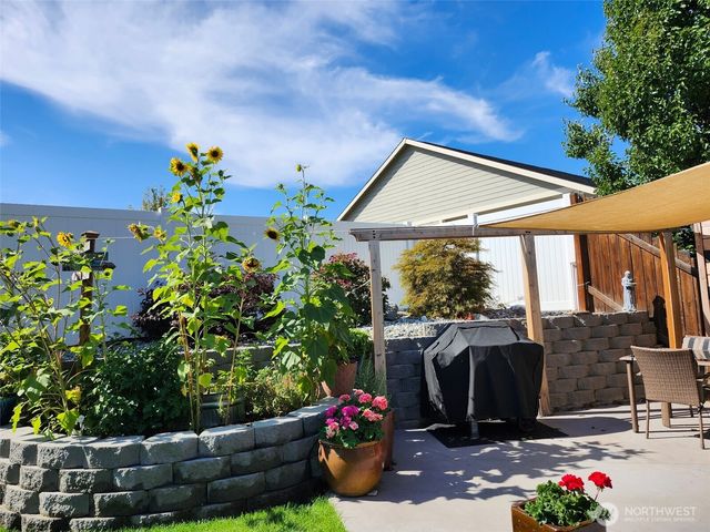 457 Whisper Place, Chelan, WA 98816