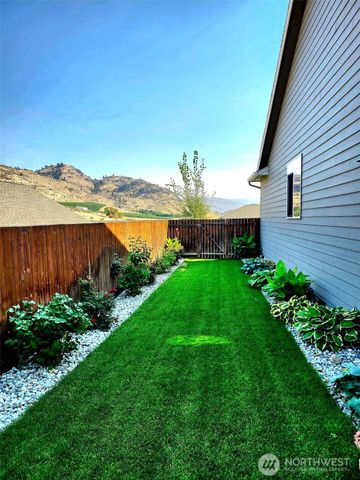 457 Whisper Place, Chelan, WA 98816