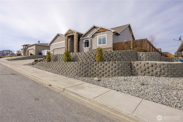 457 Whisper Place, Chelan, WA 98816