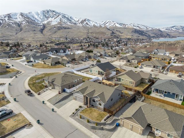 457 Whisper Place, Chelan, WA 98816
