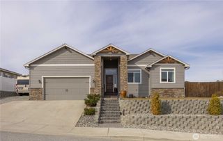 457 Whisper Place, Chelan, WA 98816