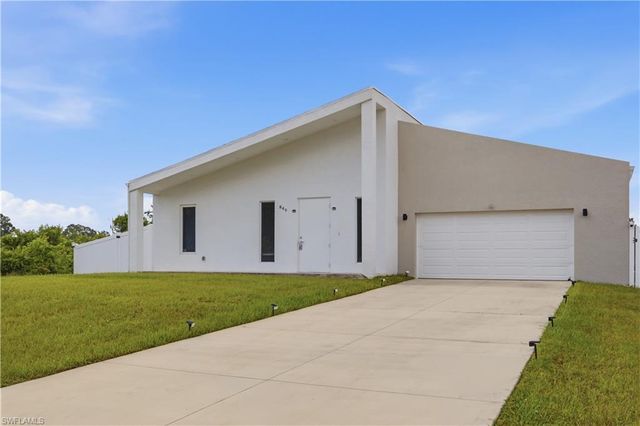 840 Carpenter ST E, Lehigh Acres, FL 33974