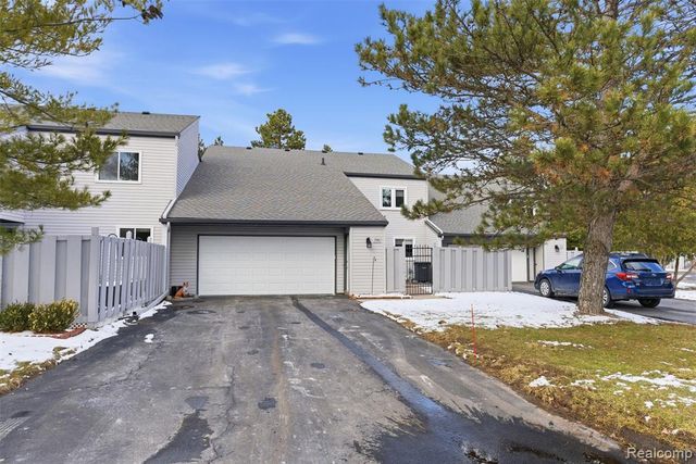7706 Gunnison Court, Brighton, MI 48114
