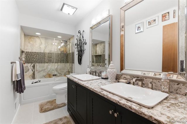 7706 Gunnison Court, Brighton, MI 48114