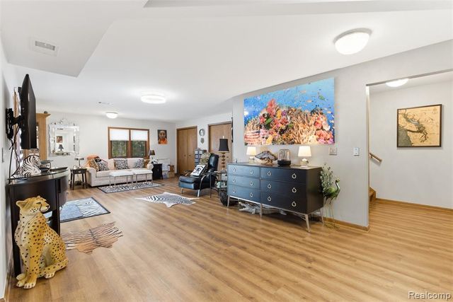 7706 Gunnison Court, Brighton, MI 48114