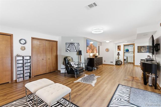 7706 Gunnison Court, Brighton, MI 48114