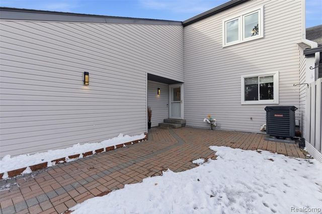 7706 Gunnison Court, Brighton, MI 48114