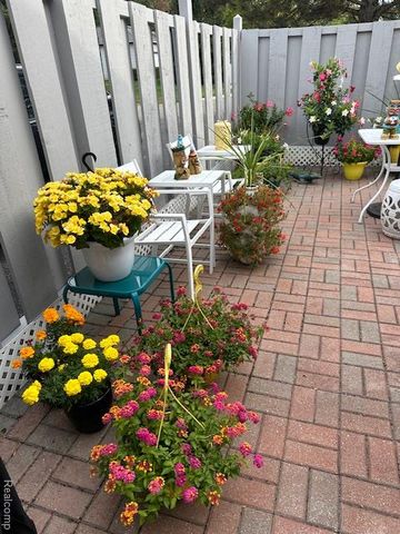 7706 Gunnison Court, Brighton, MI 48114