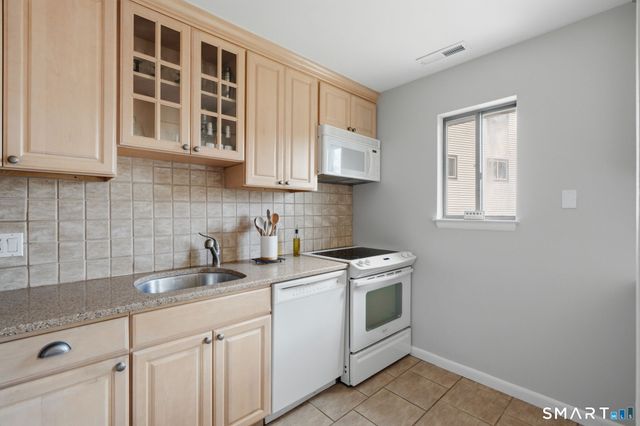 2437 Bedford Street C17, Stamford, CT 06905