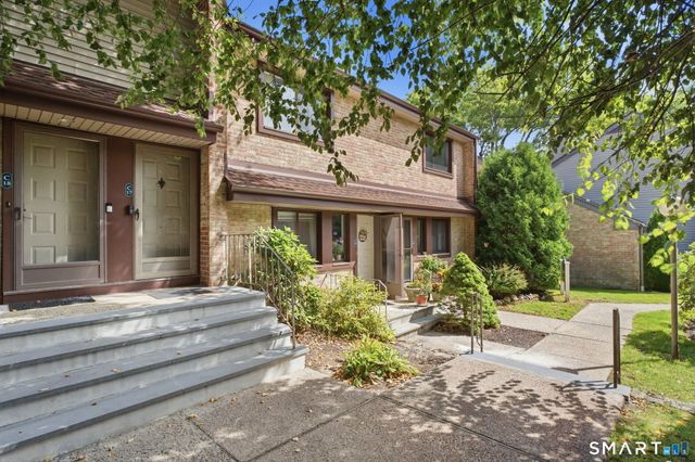 2437 Bedford Street C17, Stamford, CT 06905