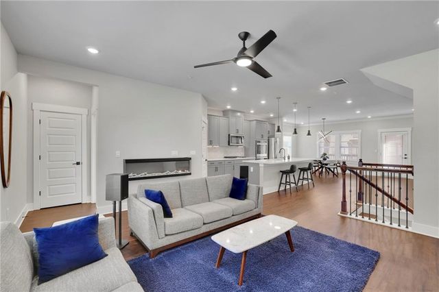 809 Mackay Creek, Woodstock, GA 30188