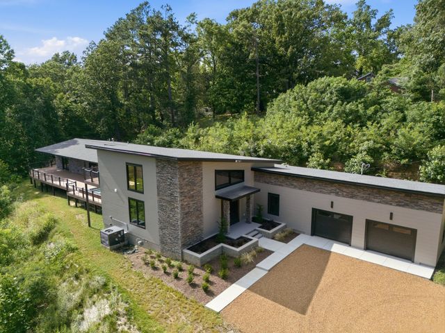 8519 McCrory Ln, Nashville, TN 37221
