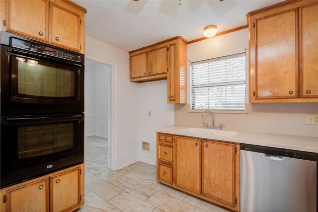 231 Any Way Street, Lake Jackson, TX 77566