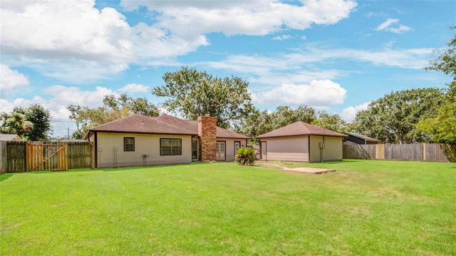 231 Any Way Street, Lake Jackson, TX 77566