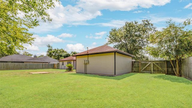 231 Any Way Street, Lake Jackson, TX 77566