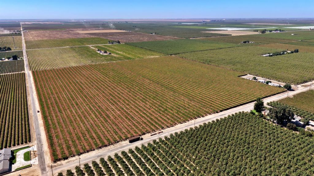 Image 2 of property listing at 7688 Road 23 1/2, Madera, CA 93637