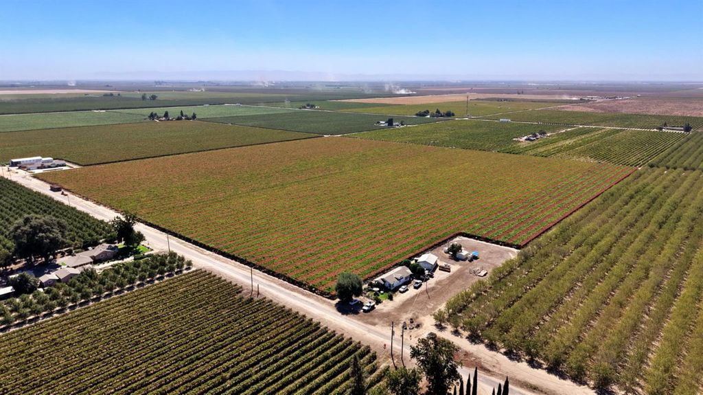 Image 3 of property listing at 7688 Road 23 1/2, Madera, CA 93637