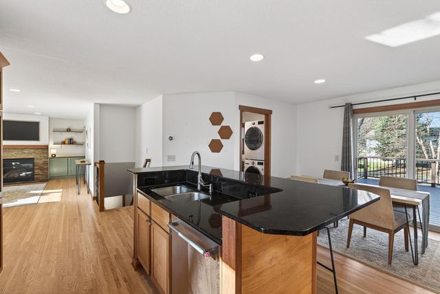 900 Sunset Drive S, Minnetonka, MN 55305