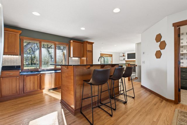 900 Sunset Drive S, Minnetonka, MN 55305