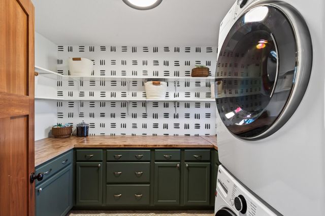 900 Sunset Drive S, Minnetonka, MN 55305