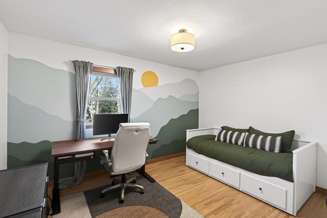 900 Sunset Drive S, Minnetonka, MN 55305