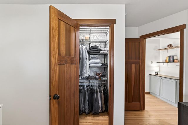 900 Sunset Drive S, Minnetonka, MN 55305