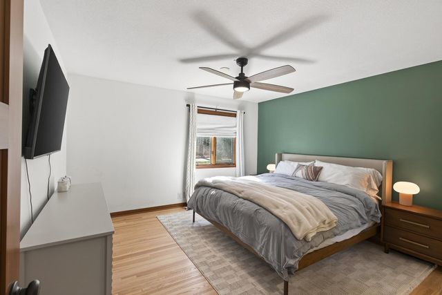 900 Sunset Drive S, Minnetonka, MN 55305