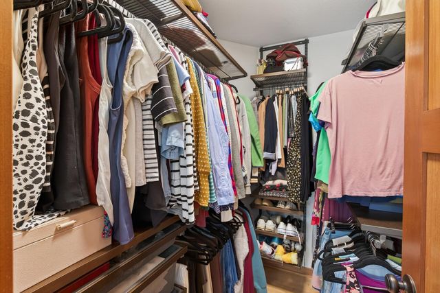 900 Sunset Drive S, Minnetonka, MN 55305