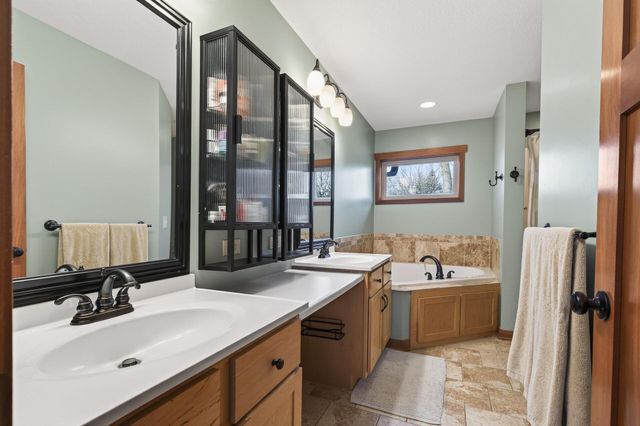 900 Sunset Drive S, Minnetonka, MN 55305