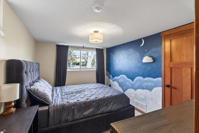 900 Sunset Drive S, Minnetonka, MN 55305