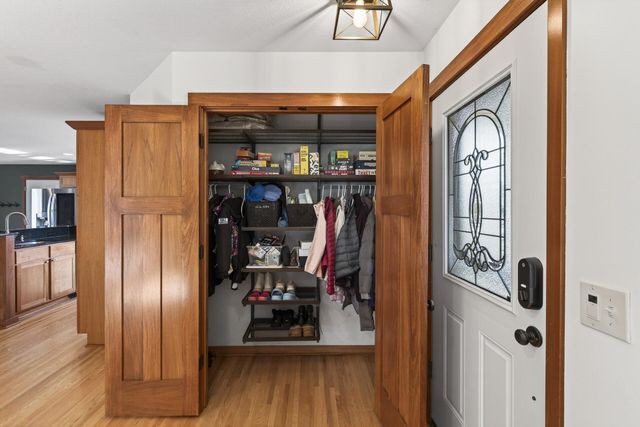 900 Sunset Drive S, Minnetonka, MN 55305