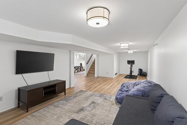 900 Sunset Drive S, Minnetonka, MN 55305