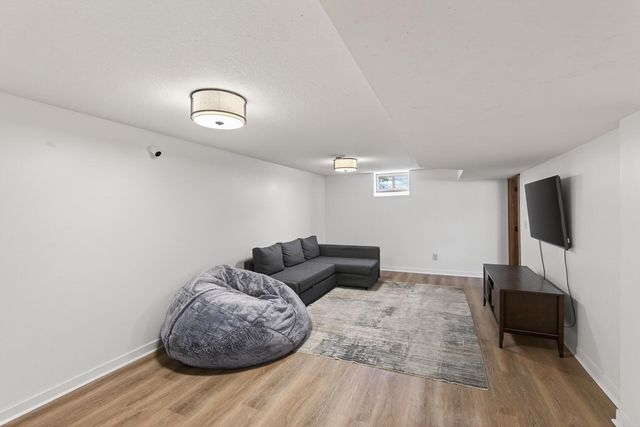 900 Sunset Drive S, Minnetonka, MN 55305