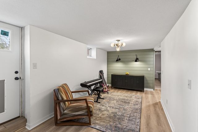 900 Sunset Drive S, Minnetonka, MN 55305