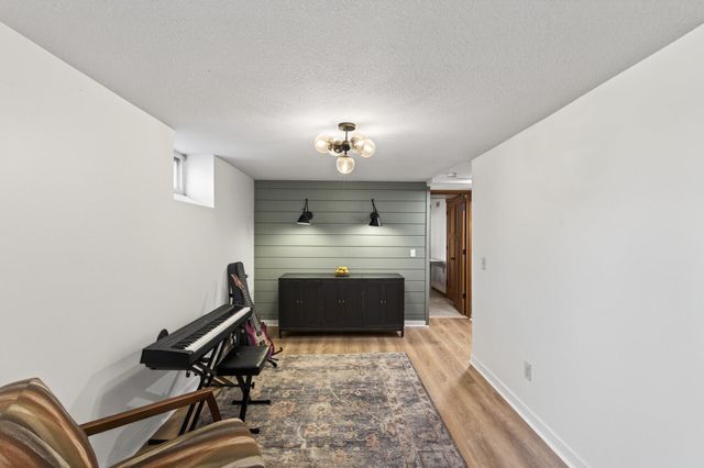 900 Sunset Drive S, Minnetonka, MN 55305