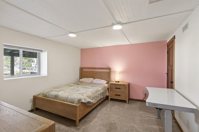 900 Sunset Drive S, Minnetonka, MN 55305