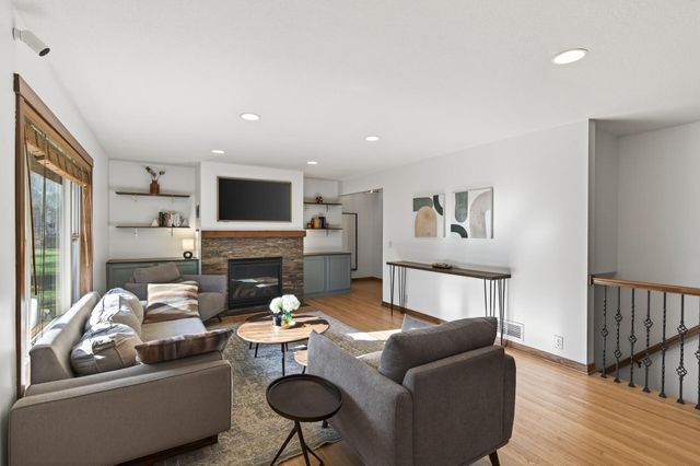 900 Sunset Drive S, Minnetonka, MN 55305