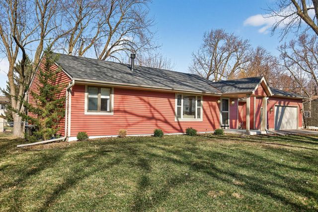 900 Sunset Drive S, Minnetonka, MN 55305