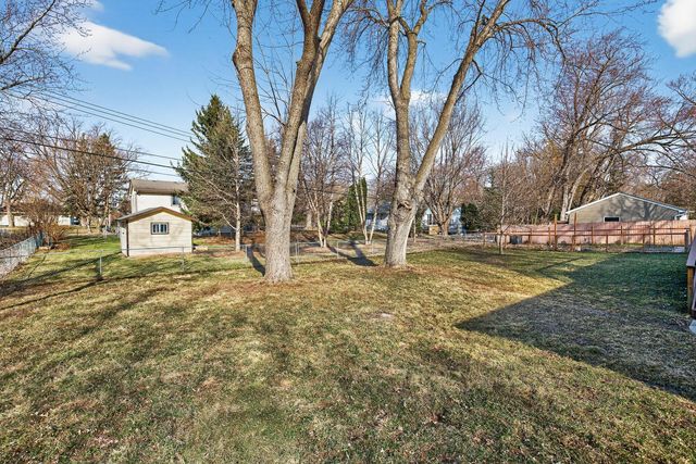 900 Sunset Drive S, Minnetonka, MN 55305