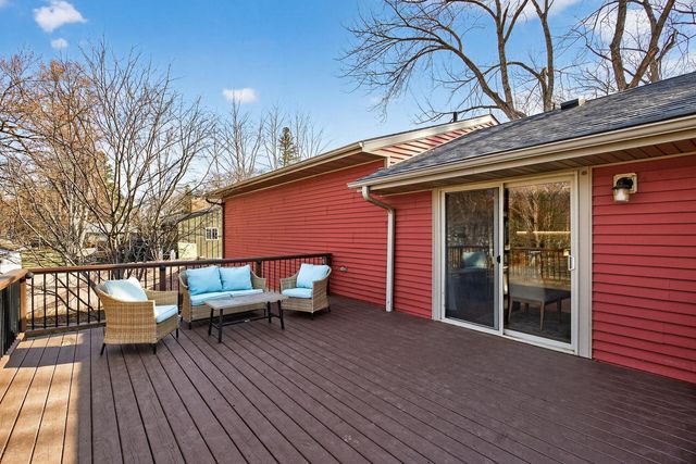 900 Sunset Drive S, Minnetonka, MN 55305