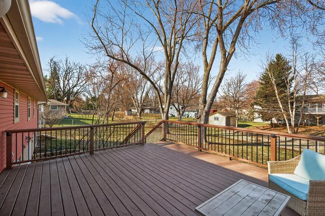 900 Sunset Drive S, Minnetonka, MN 55305