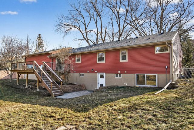 900 Sunset Drive S, Minnetonka, MN 55305