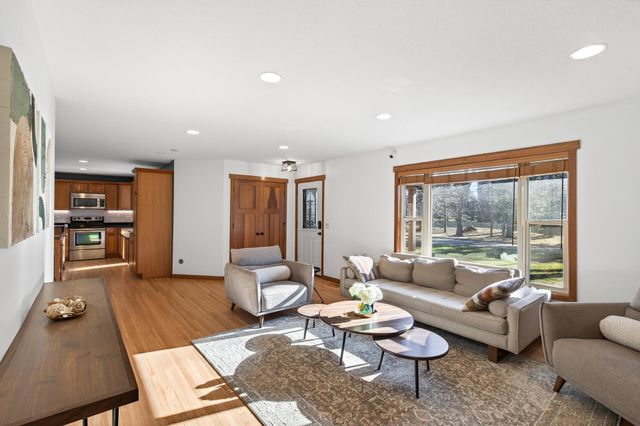 900 Sunset Drive S, Minnetonka, MN 55305