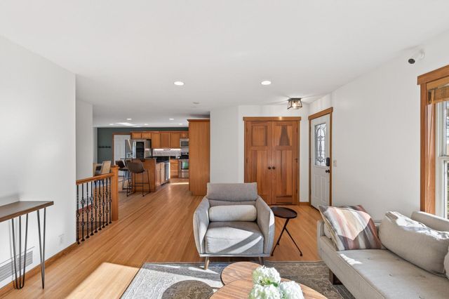 900 Sunset Drive S, Minnetonka, MN 55305