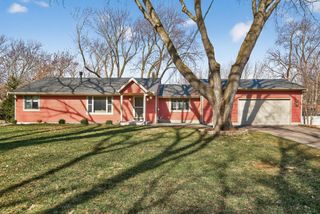 900 Sunset Drive S, Minnetonka, MN 55305