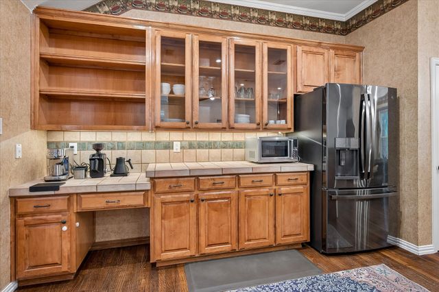 2701 Hidden Lake Drive, Grapevine, TX 76051