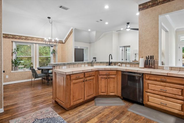 2701 Hidden Lake Drive, Grapevine, TX 76051