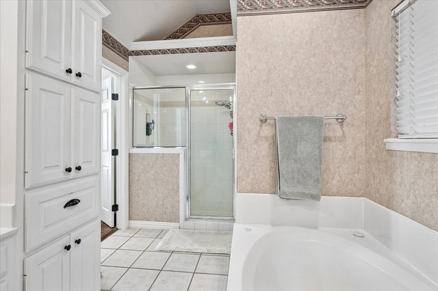 2701 Hidden Lake Drive, Grapevine, TX 76051