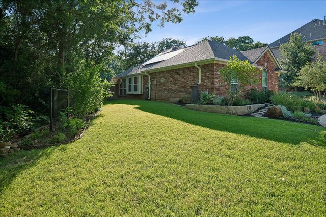 2701 Hidden Lake Drive, Grapevine, TX 76051