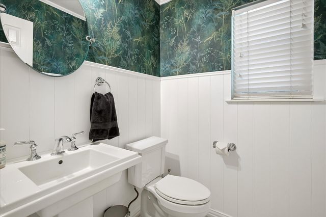2701 Hidden Lake Drive, Grapevine, TX 76051